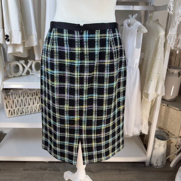 Requirements size 8 women's tweed black skirt blue.  Classic, mature, #4361 - Picture 6 of 9